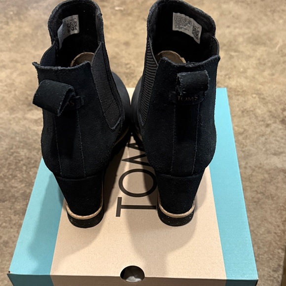 TOMS Women's Sleek Black Ankle Booties - Picture 5 of 8